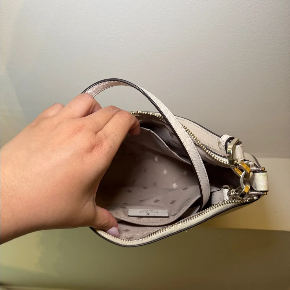 Kate Spade Cream Shoulder Bag with Gold Accents - Picture 3 of 8